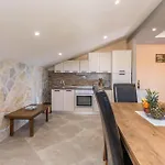 Holiday home 6 Bedroom Lovely In Ceranje Gornje Miranje