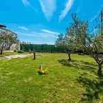 Holiday home 6 Bedroom Lovely In Ceranje Gornje