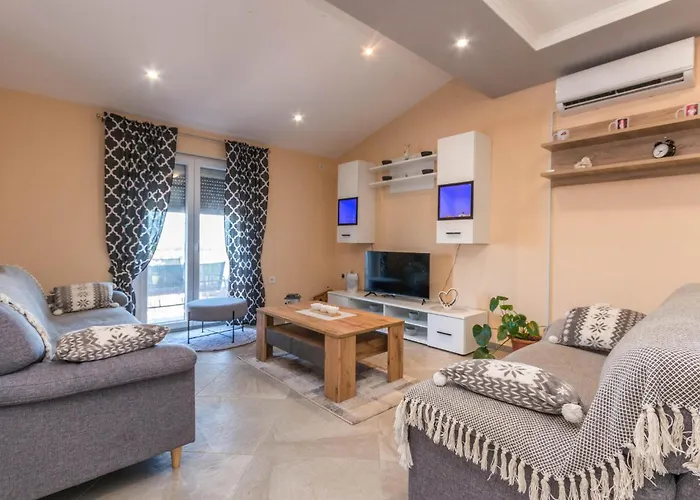 6 Bedroom Lovely In Ceranje Gornje Miranje