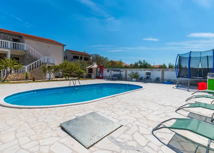 6 Bedroom Lovely In Ceranje Gornje * Miranje