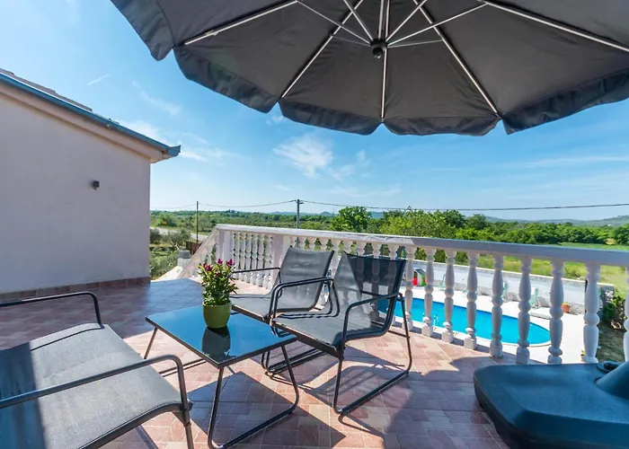 6 Bedroom Lovely In Ceranje Gornje Nyaraló