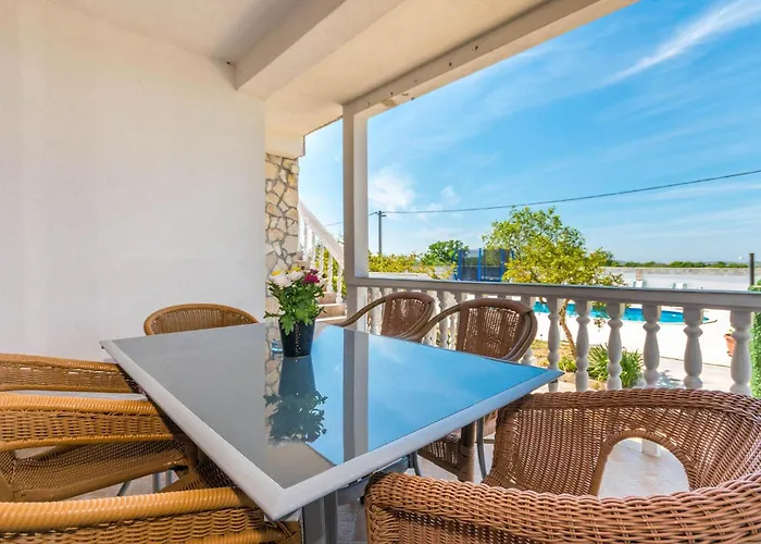 6 Bedroom Lovely In Ceranje Gornje Nyaraló Miranje