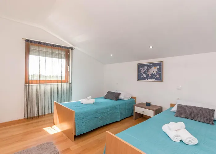 6 Bedroom Lovely In Ceranje Gornje Nyaraló