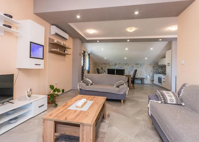 6 Bedroom Lovely In Ceranje Gornje Nyaraló Miranje
