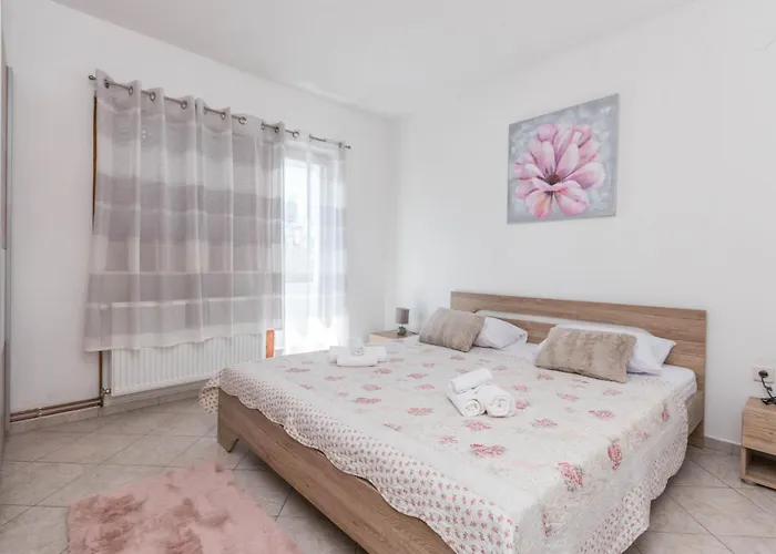 6 Bedroom Lovely In Ceranje Gornje Miranje