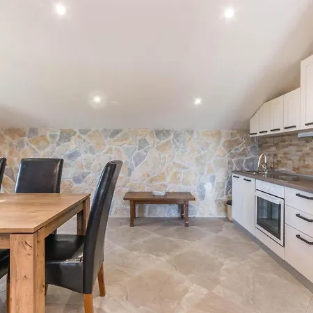 6 Bedroom Lovely In Ceranje Gornje Miranje