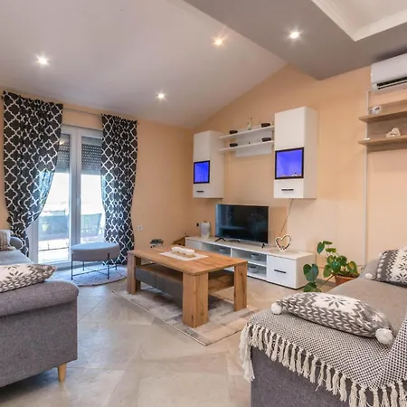 6 Bedroom Lovely In Ceranje Gornje Miranje