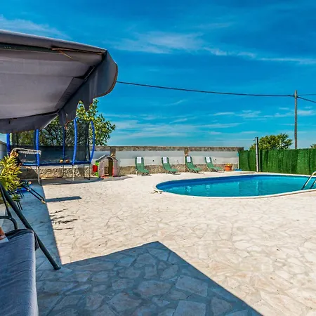 Σπίτι διακοπών 6 Bedroom Lovely In Ceranje Gornje