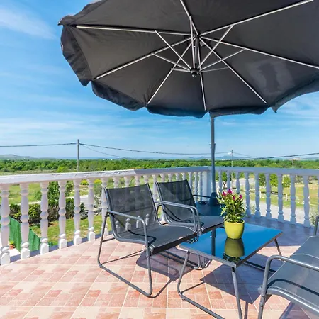 Σπίτι διακοπών 6 Bedroom Lovely In Ceranje Gornje Miranje