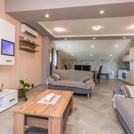 6 Bedroom Lovely In Ceranje Gornje Σπίτι διακοπών Miranje