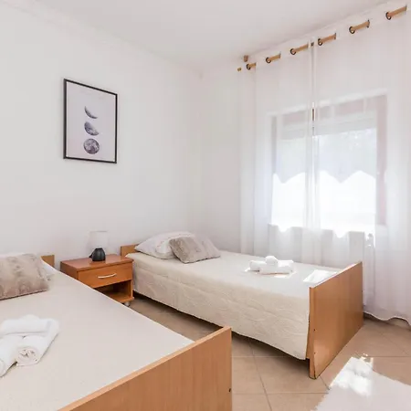 6 Bedroom Lovely In Ceranje Gornje Miranje