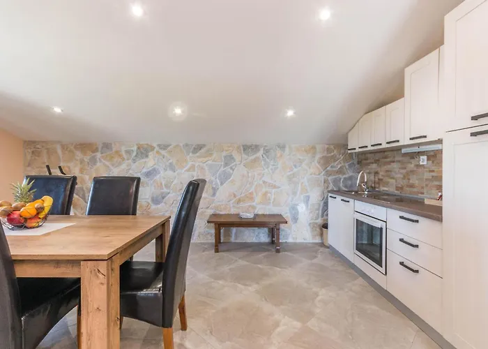 6 Bedroom Lovely In Ceranje Gornje Miranje
