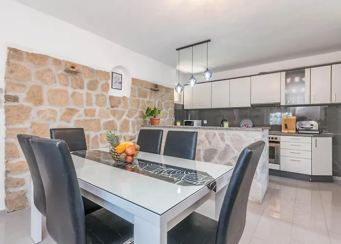 6 Bedroom Lovely In Ceranje Gornje Vikendica *