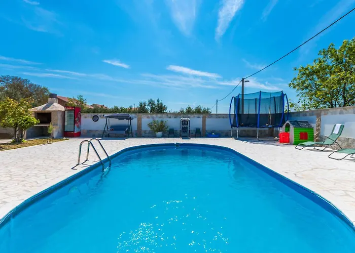 6 Bedroom Lovely In Ceranje Gornje Miranje