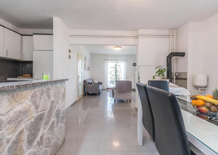 6 Bedroom Lovely In Ceranje Gornje Vikendica *