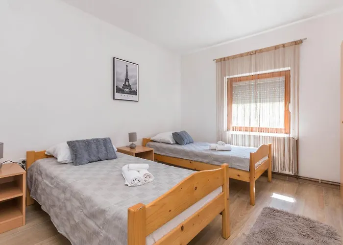 6 Bedroom Lovely In Ceranje Gornje Vikendica Miranje